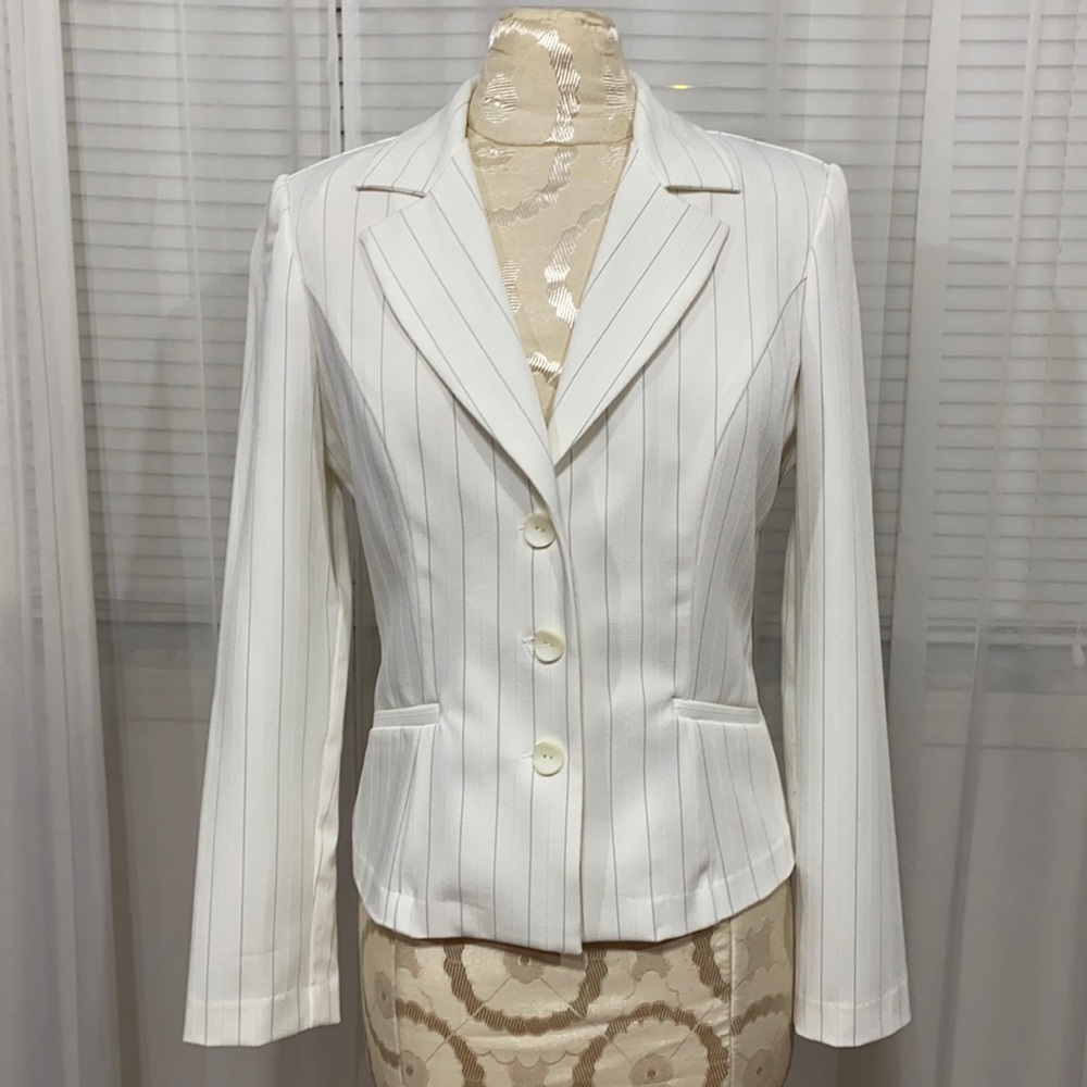 White pinstriped blazer, junior sz S